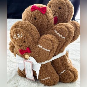 Gingerbread Pillow Family